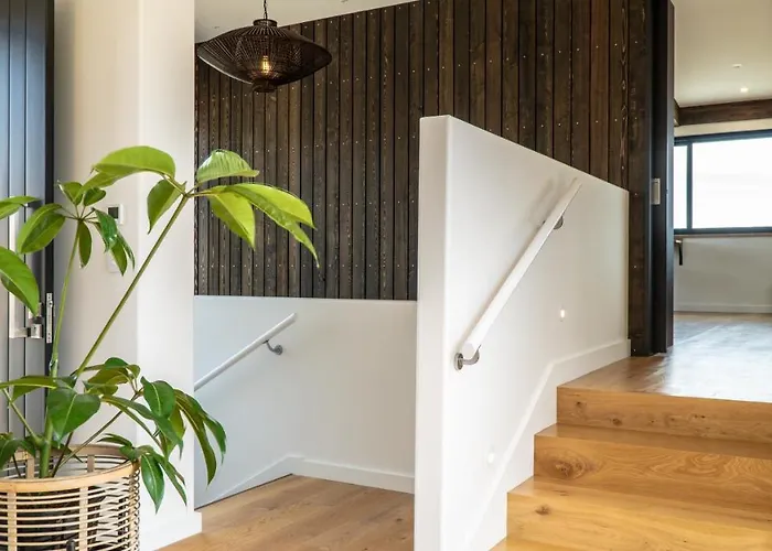 Farrant Drive - Sleeps 8 - & Mountain Views - Modern & Stylish 度假居
