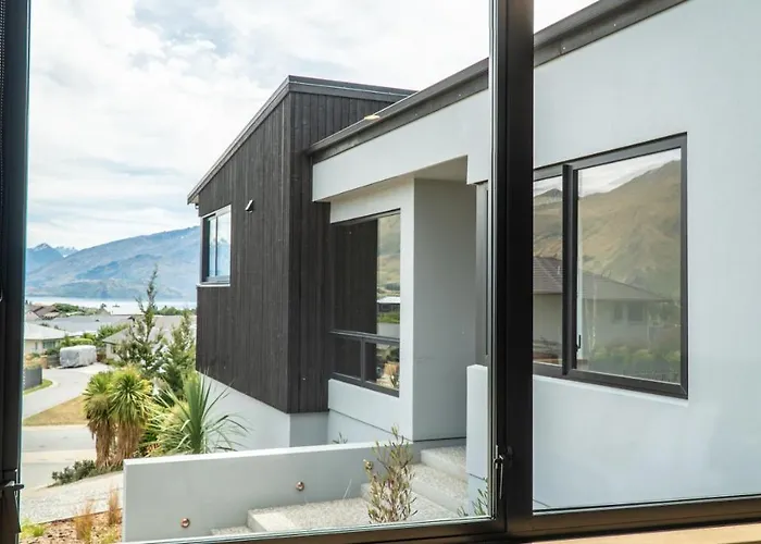 Farrant Drive - Sleeps 8 - & Mountain Views - Modern & Stylish * 瓦纳卡
