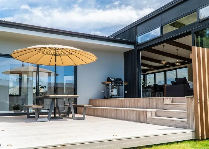 Farrant Drive - Sleeps 8 - & Mountain Views - Modern & Stylish 度假居