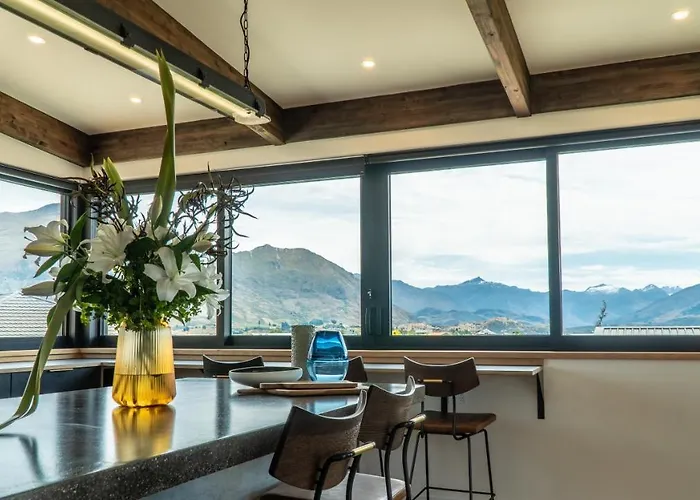 Farrant Drive - Sleeps 8 - & Mountain Views - Modern & Stylish 度假居 *